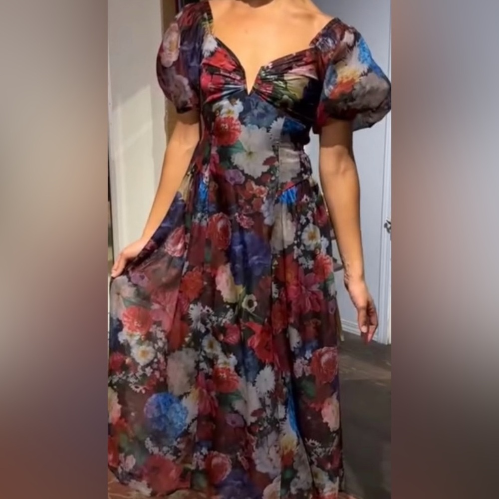 En Creme Multicolor Floral Midi Dress